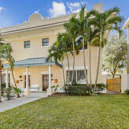 Cozy Hyde Park Home